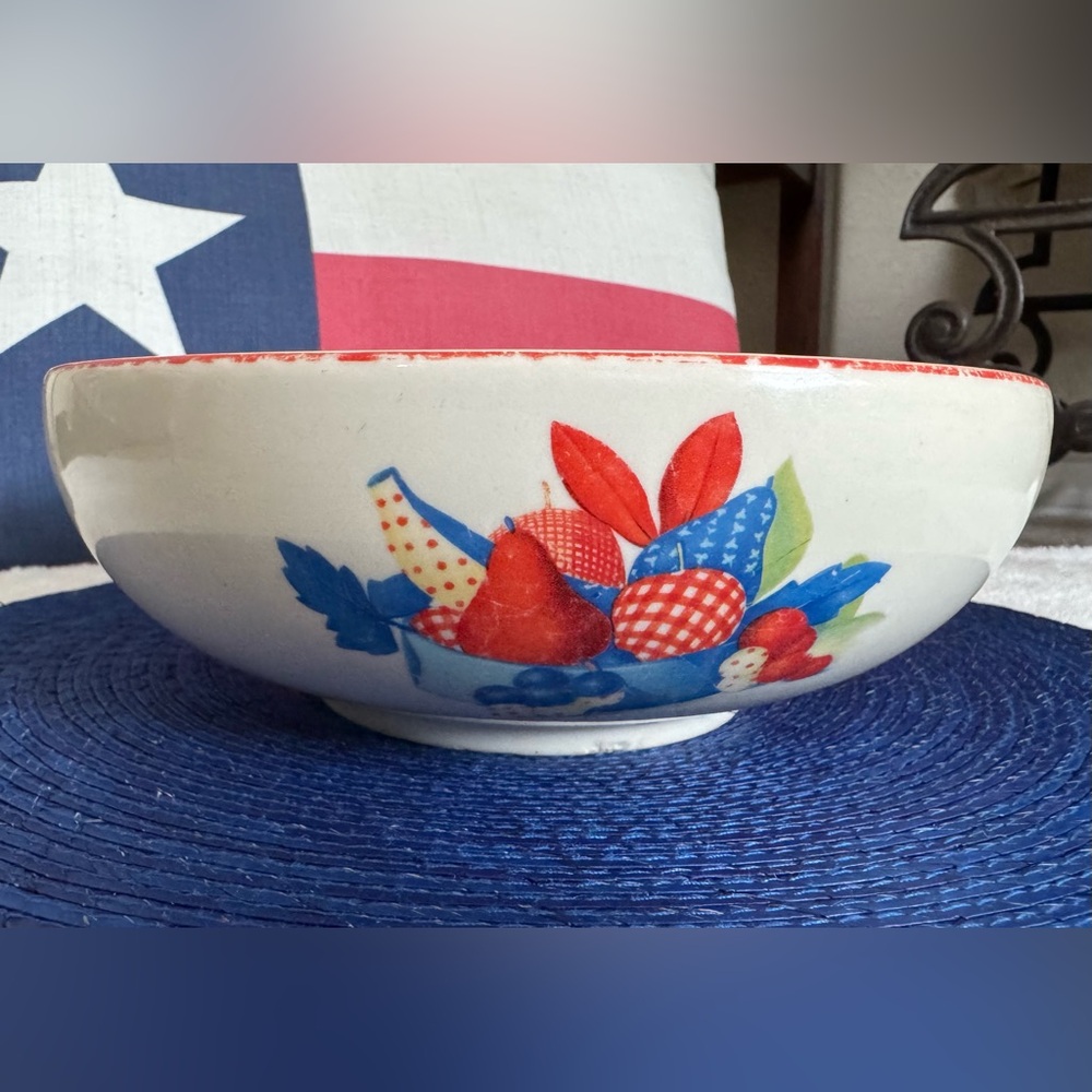 1949 CALICO FRUIT Serving Bowl 9"
Universal Potteries Oven Proof USA